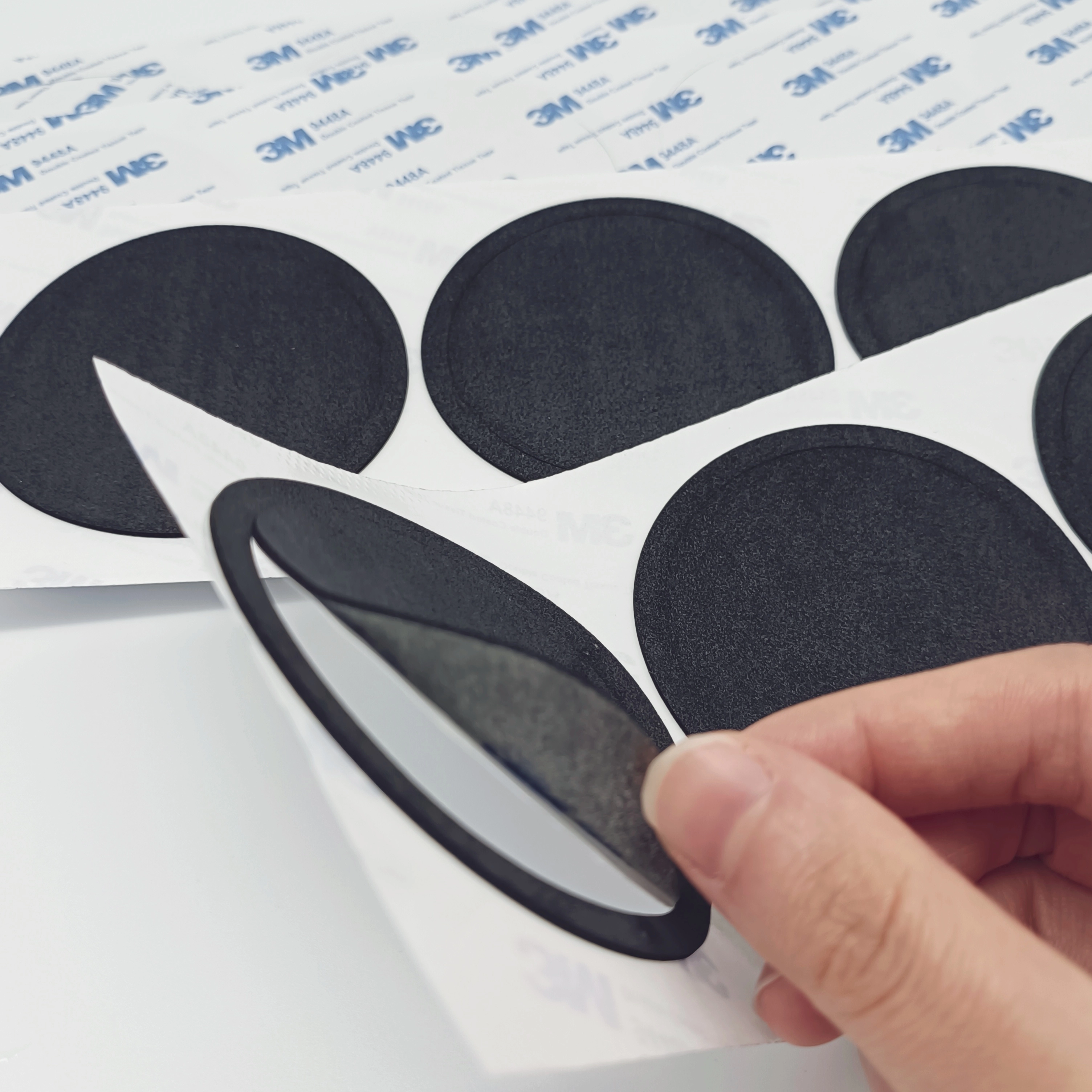 Coussinets en mousse adh&eacute;sive 3M